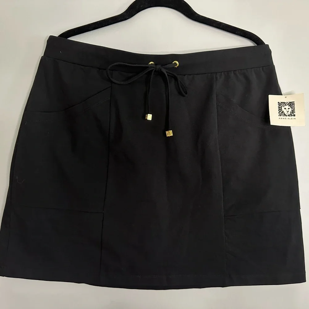 Anne Klein Classic Black Drawstring Skort with Gold Accents – NWT (M) - Picture 2 of 8